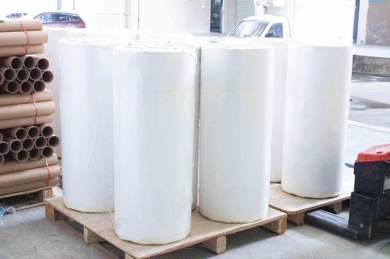 Klej akrylowy BOPP Klej papieru Jumbo Roll 30μ grubość powierzchni