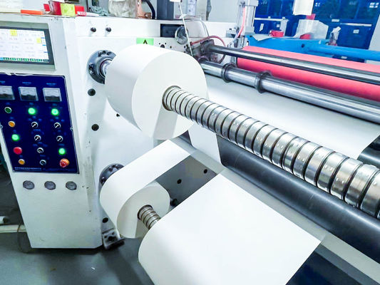 Klej akrylowy BOPP Klej papieru Jumbo Roll 30μ grubość powierzchni
