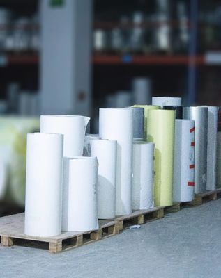 Etykiety z kartonu syntetycznego Kraft Adhesive Thermal Paper Jumbo Roll