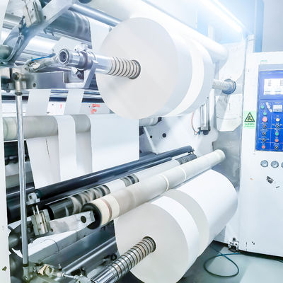 Dobra cena. Jasno biały papier klejący z PVC, grubość powierzchni 100 u w Internecie